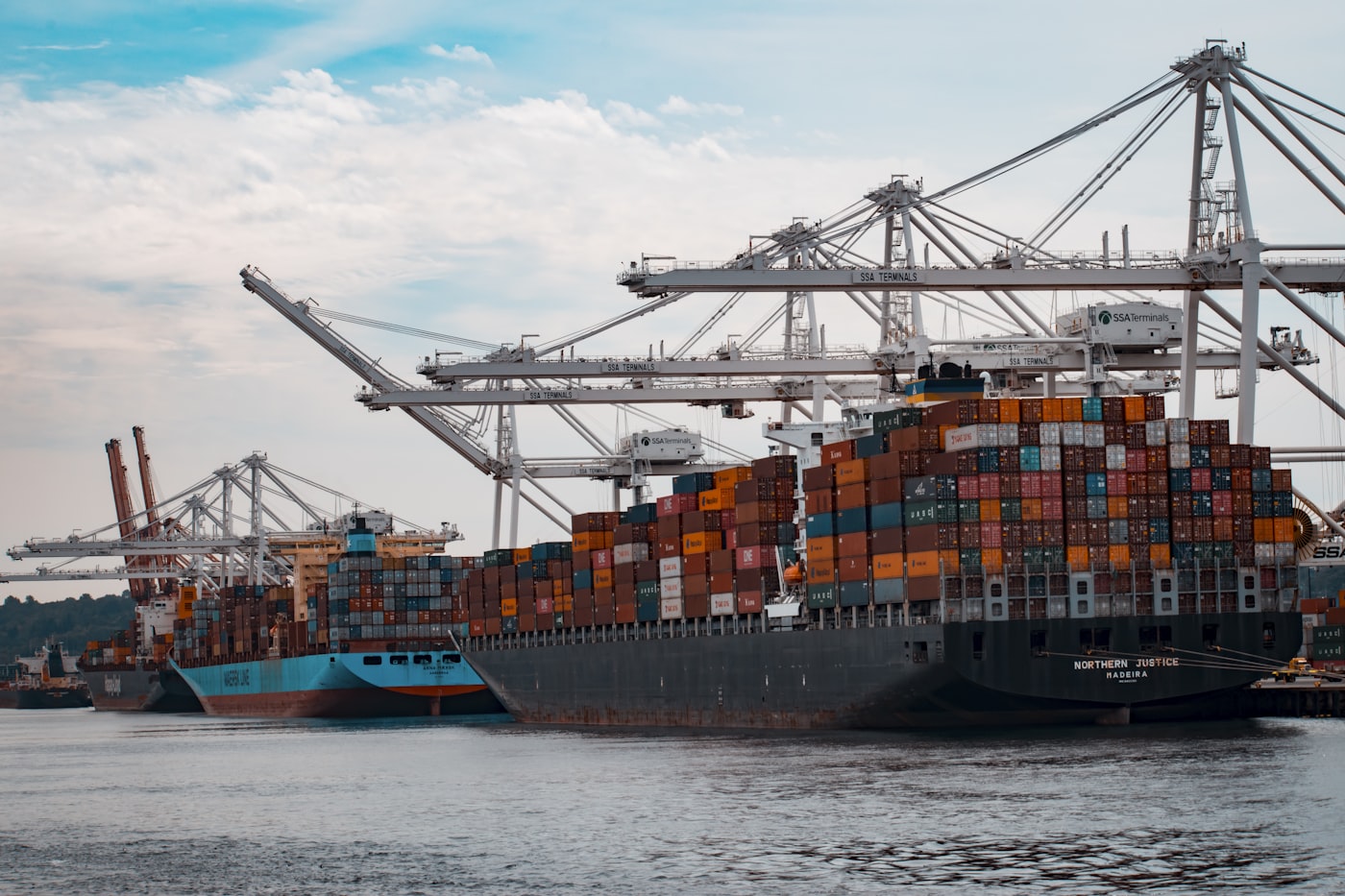 Loading containers